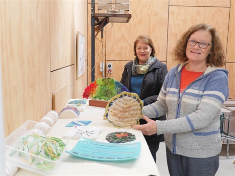 Anglesea Art House glass artists Glenys Hargreaves and Karen Schlensog prepare for the 2022 Surf Coast Arts Trail.jpg