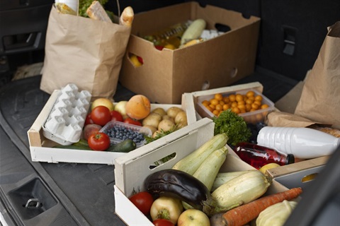 courier-delivering-groceries-home.jpg