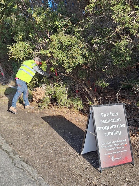 Community Fire Safety and Environment Officer Andrew Roach carrying out bushfire fuel reduction on Council land..jpeg