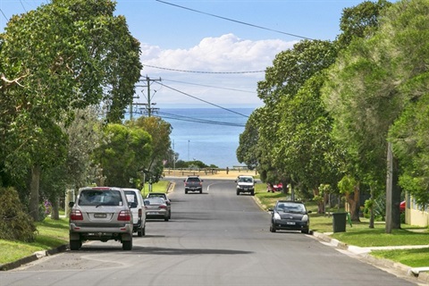 Cars-parked-on-road.jpg